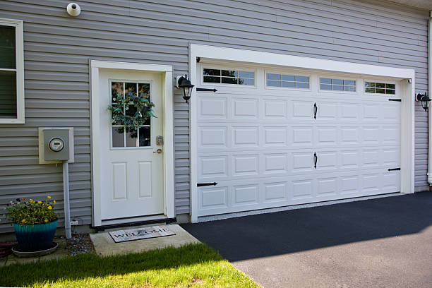 24/7 Emergency Garage Door Panel Replacement experts in Sunrise Manor, NV